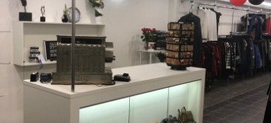 Kledingwinkel kassameubel