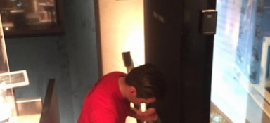 TV scherm achter kassa Rituals